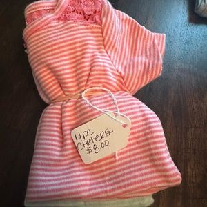 4 pc Carter’s onesie set